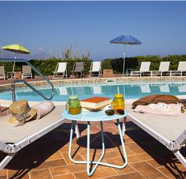 2 bedroom seaside apartments with shared pool, sleeps 4-5